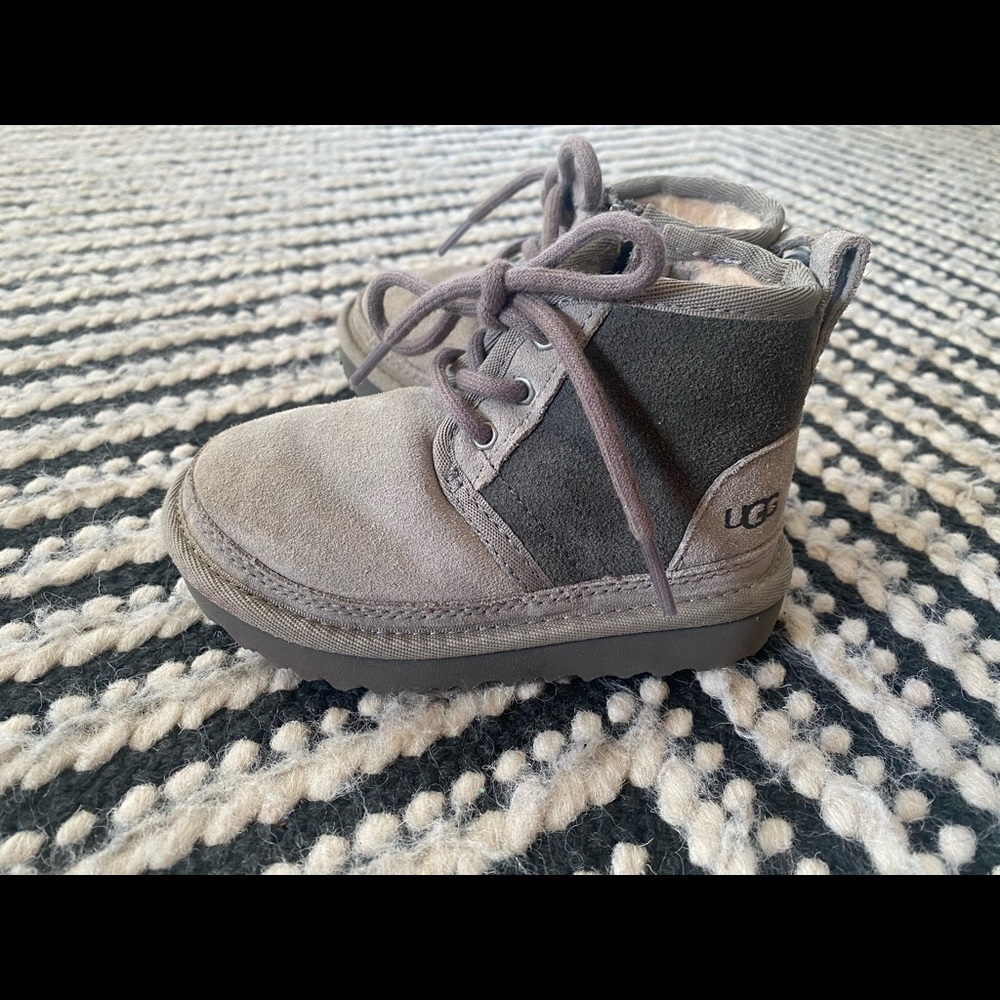 Toddler boys Ugg’s size 8